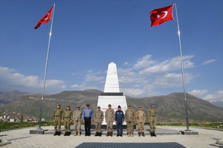 Hulusi Akar sınır birliklerini denetledi - Resim: 3