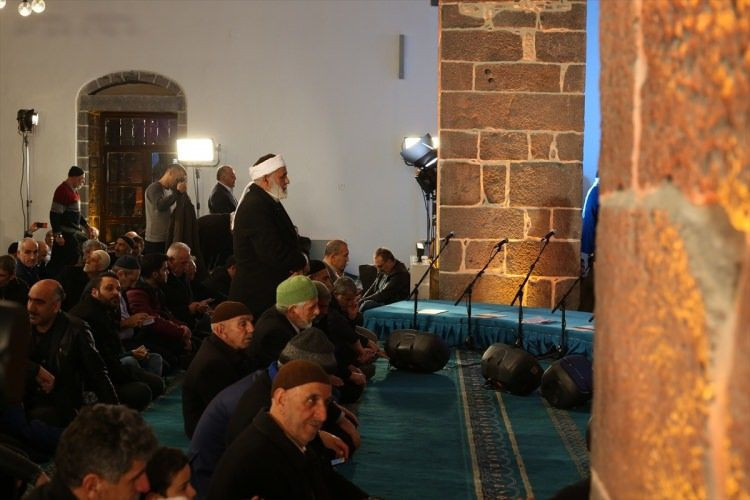 Teröristlerin yakıp yıktığı Kurşunlu Camii tekrar ibadete açıldı - Resim: 3