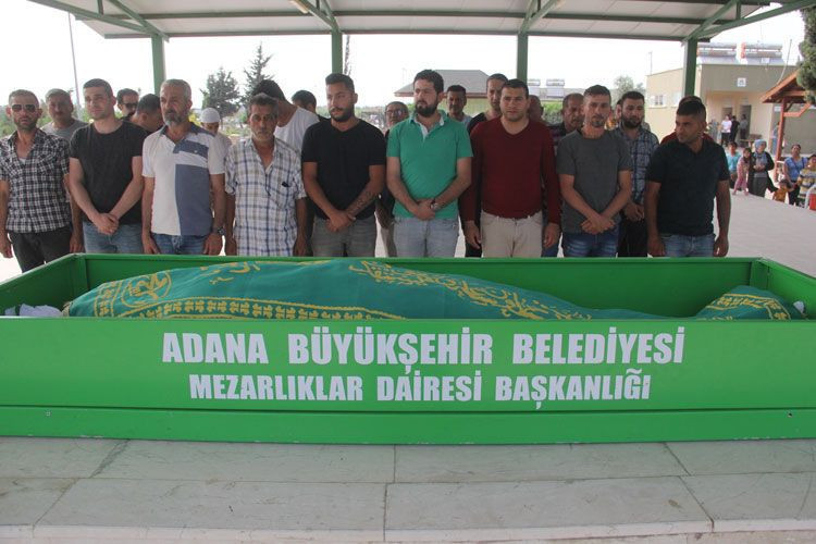 Adana'da ses sanatçısının cenazesinde şok yüzüne baktıklarında... - Resim: 4