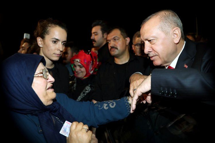 Erdoğan'a yoğun ilgi! Vatandaşlarla oturup çay içti - Resim: 2