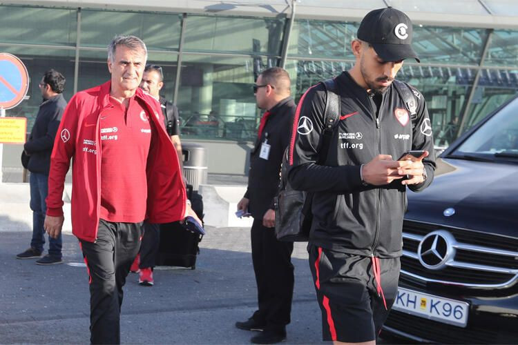 Emre Belözoğlu'na tuvalet fırçası uzatan kim? Çirkin hareket İzlanda basınında - Resim: 2