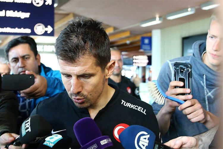 Emre Belözoğlu'na tuvalet fırçası uzatan kim? Çirkin hareket İzlanda basınında - Resim: 3