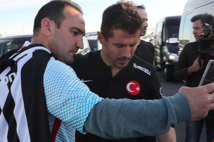 Emre Belözoğlu'na tuvalet fırçası uzatan kim? Çirkin hareket İzlanda basınında - Resim: 4