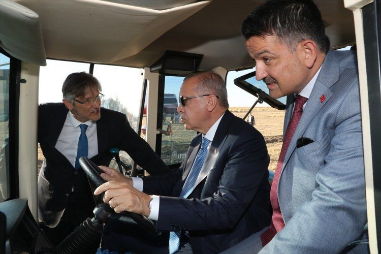 Cumhurbaşkanı Erdoğan, Hasat Bayramı'nda biçerdöver kullandı - Resim: 4