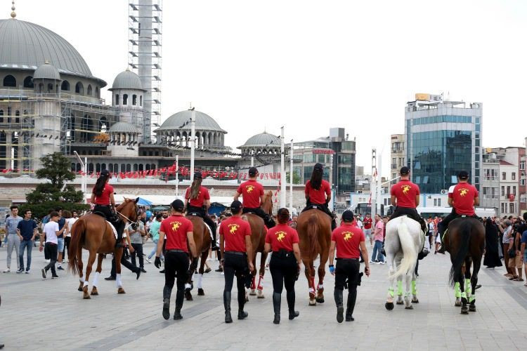 İngilizler atlı polislerimize hayran kaldı! - Resim: 1