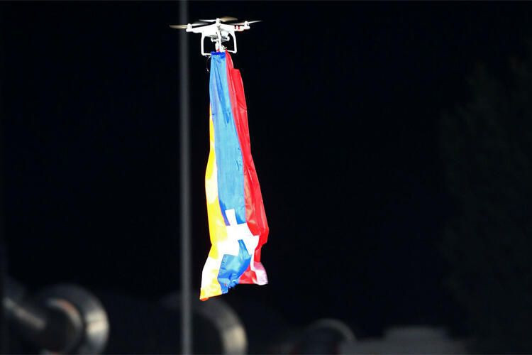 Dudelange Karabağ maçında bayrak skandalı! Futbolcular şaştı kaldı - Resim: 4