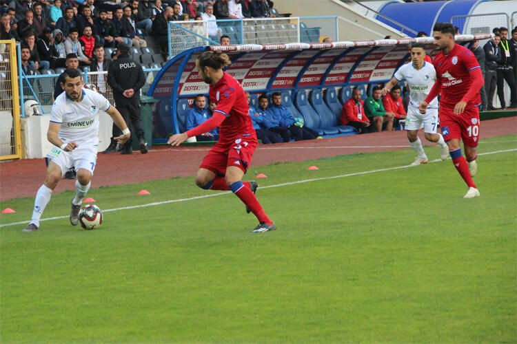 Erzurumspor Altınordu maçında skandal! Murat Uçar Hüseyin Eroğlu'na saldırdı - Resim: 1