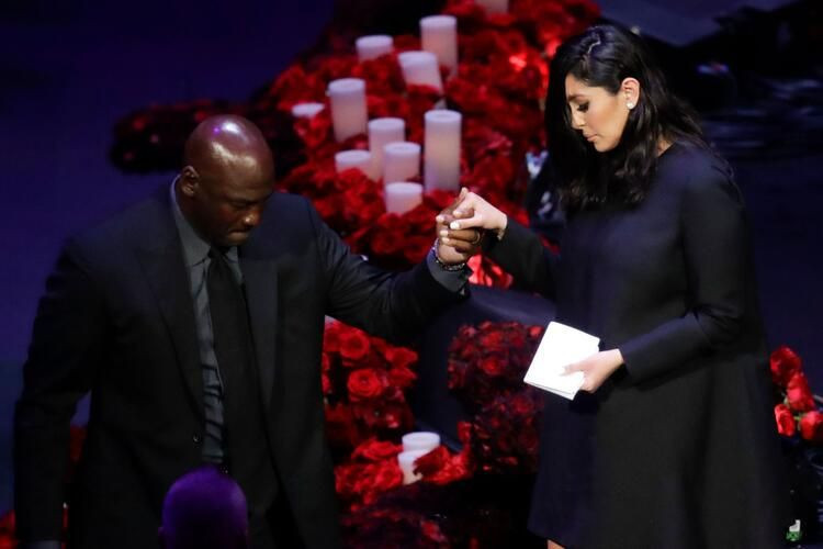Kobe Bryant'a duygusal veda! Michael Jordan gözyaşlarına hakim olamadı - Resim: 1