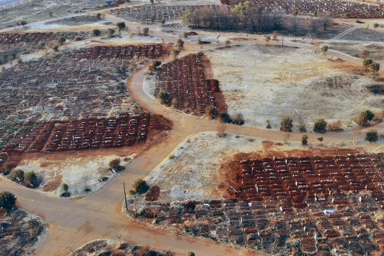Dehşetin fotoğrafları böyle görüntülendi! Binlerce yeni mezar kazıldı - Resim: 3