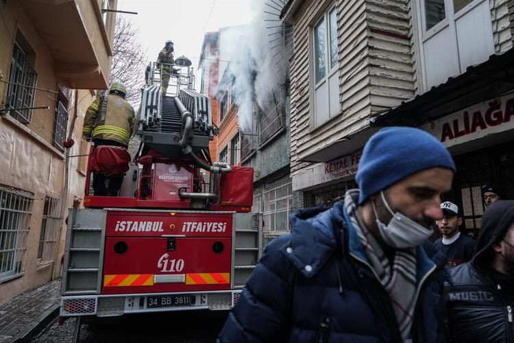 Fatih'te korkunç dakikalar! 'İlk önce camlar patladı ardından yangın çıktı' - Resim: 4