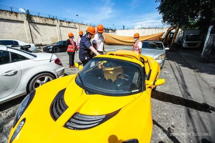 11 milyon liralık 21 lüks aracı 'ibret olsun' diye kepçeyle paramparça ettiler! Sebebi çok ilginç - Resim: 3