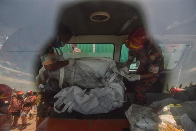Bangladeş'te fabrika yangını! Görüntüler mahşer yerini aratmadı onlarca ölü var - Resim: 1