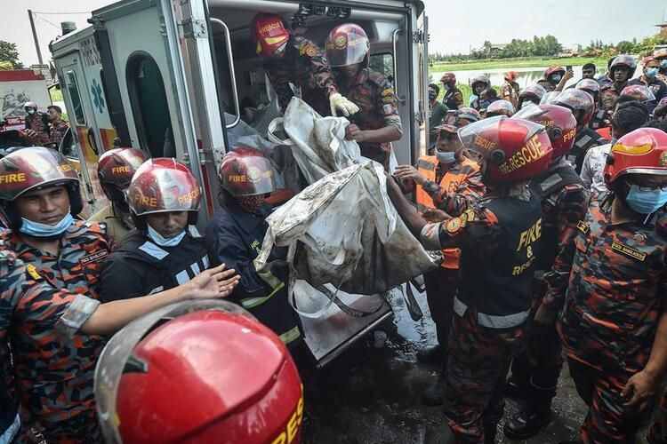 Bangladeş'te fabrika yangını! Görüntüler mahşer yerini aratmadı onlarca ölü var - Resim: 4