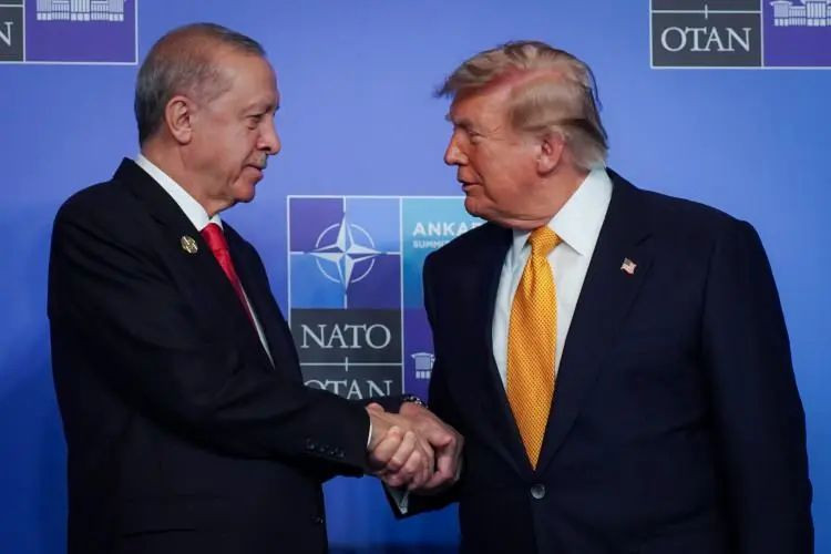 NATO Zirvesi'nde liderlere özel kalemler hediye edildi - Resim: 4