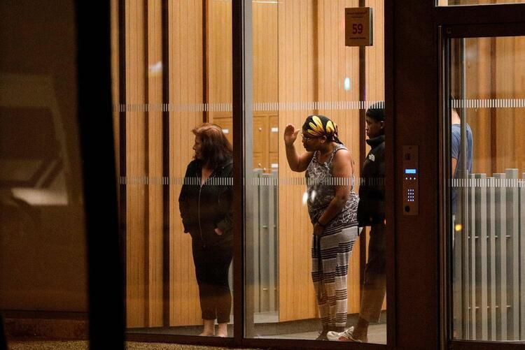 Fransa'da suda koronavirüs tespit edildi Paris sokakları çok fena karıştı - Resim: 4