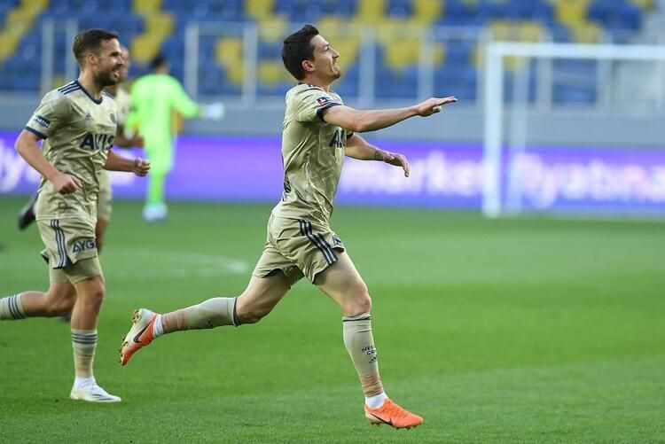 Fenerbahçe'de Mert Hakan Yandaş'ın gol sevinci olay! Taraftar oynanan oyuna kucak açtı - Resim: 4