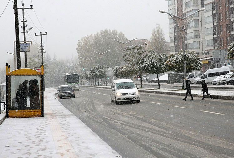 İstanbul'da kar başladı Meteoroloji uyardı listedeki iller aman dikkat sıcaklık 12 derece düşüyor - Resim: 4