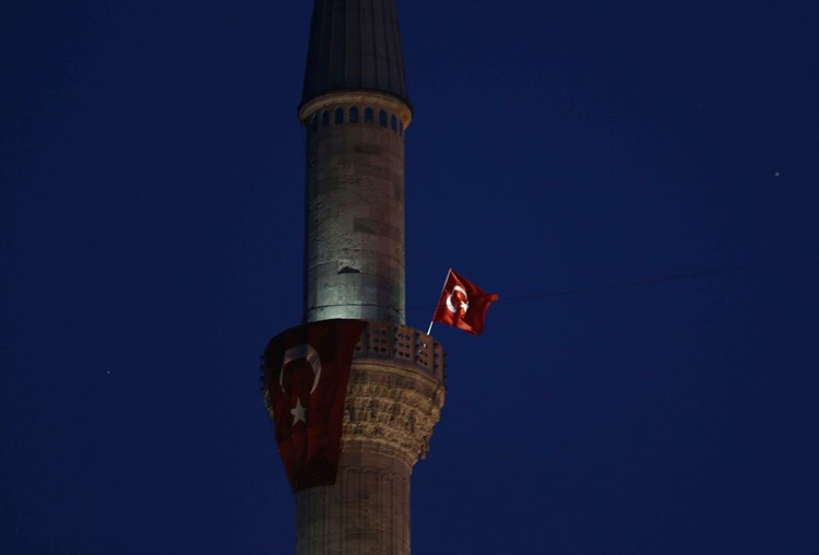 Sultanahmet'ten Türk bayrağı dalgalandırıldı - Resim: 4