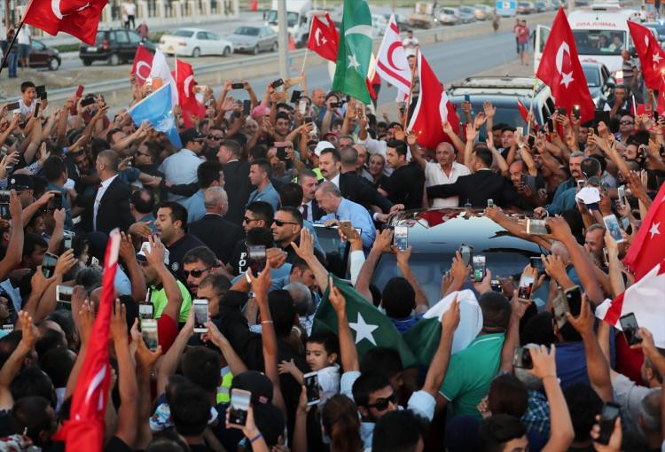 KKTC'de halk Erdoğan'ı coşkuyla karşıladı - Resim: 2