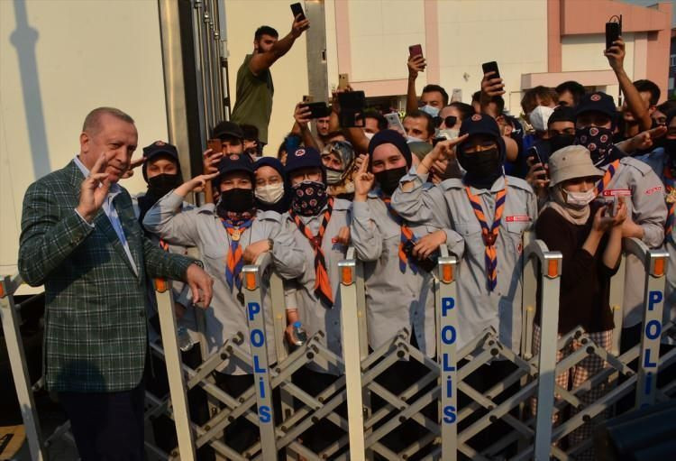 Cumhurbaşkanı Erdoğan, yangından etkilenen vatandaşlarla sohbet etti - Resim: 2