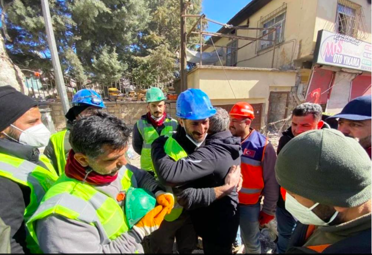 Enkazdan 248 saat sonra çıkarılmıştı! Aleyna böyle hayatta kalmış doktorlar izahı yok demişti - Resim: 3