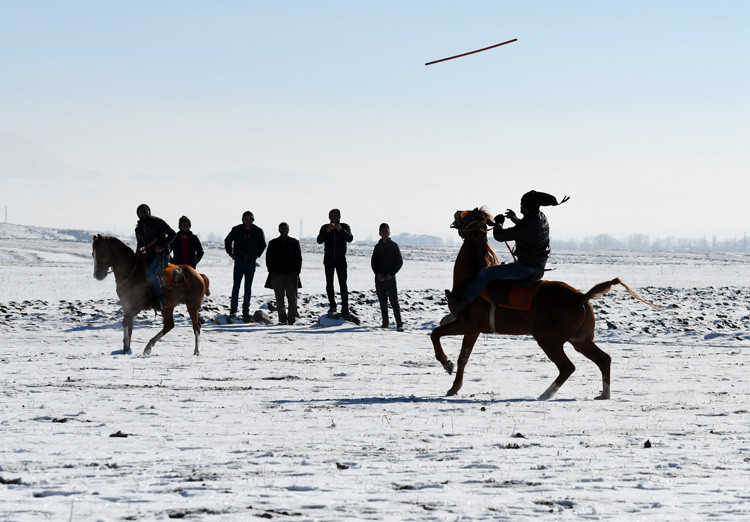 Köylülerin Kış Eğlencesi: Karda Cirit - Resim: 4