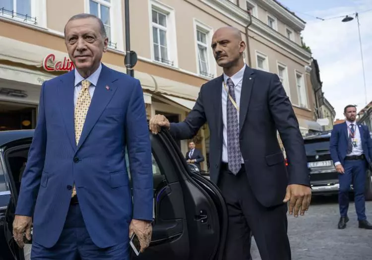 Dünyanın gözü NATO zirvesinde! Erdoğan'dan peş peşe görüşmeler, dikkat çeken kareler - Resim: 1