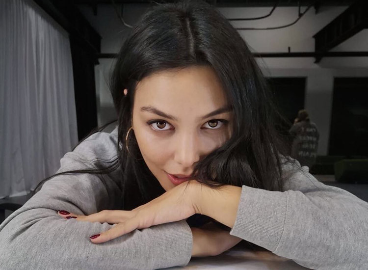 Kara Sevda dizisinin Zeynep'i Hazal Filiz Küçükköse estetikli mi? - Resim: 1