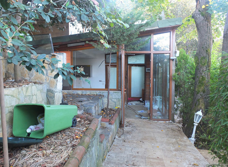 Adnan Oktar'ın yıkım yapılan villası içeriden ilk kez görüntülendi - Resim: 2