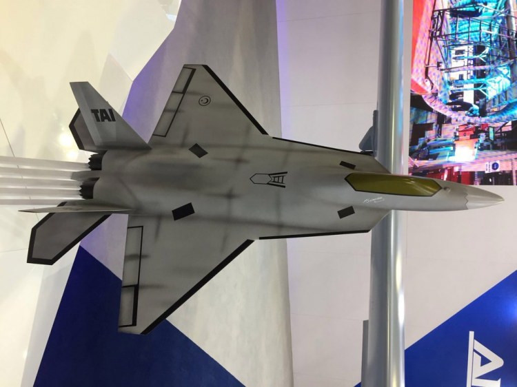 Milli savaş uçağı dev fuarda göründü! - Resim: 1