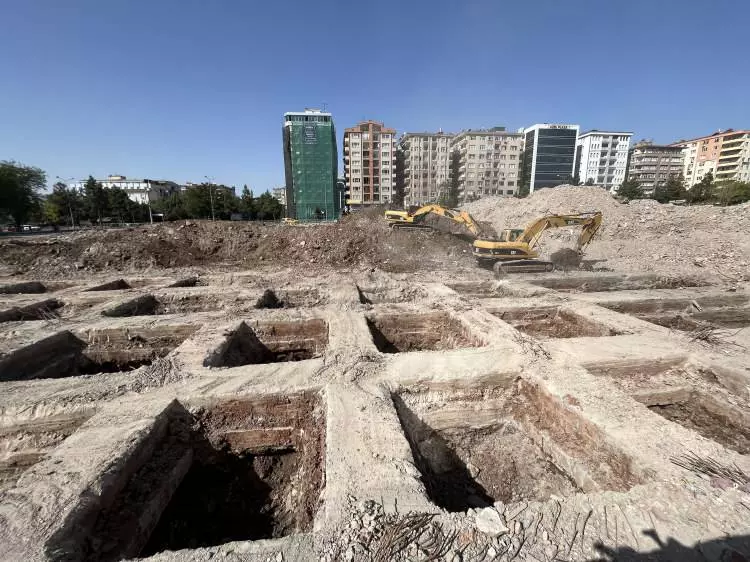 Kahramanmaraş depreminde 89 kişiye mezar olmuştu: Galeria Sitesi’nin zemin blokları gözüktü! - Resim: 2