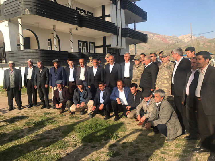 Silopi’de aşiret lideri 15 Temmuz şehitleri için kurban kesti   - Resim: 4