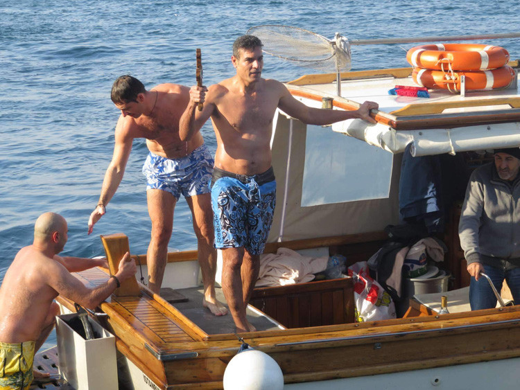 Üsküdar'da denizden haç çıkarma töreni düzenlendi - Resim: 2