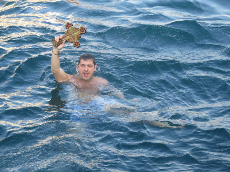 Üsküdar'da denizden haç çıkarma töreni düzenlendi - Resim: 3