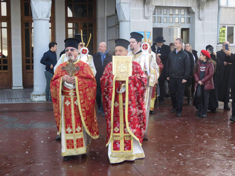 Üsküdar'da denizden haç çıkarma töreni düzenlendi - Resim: 4