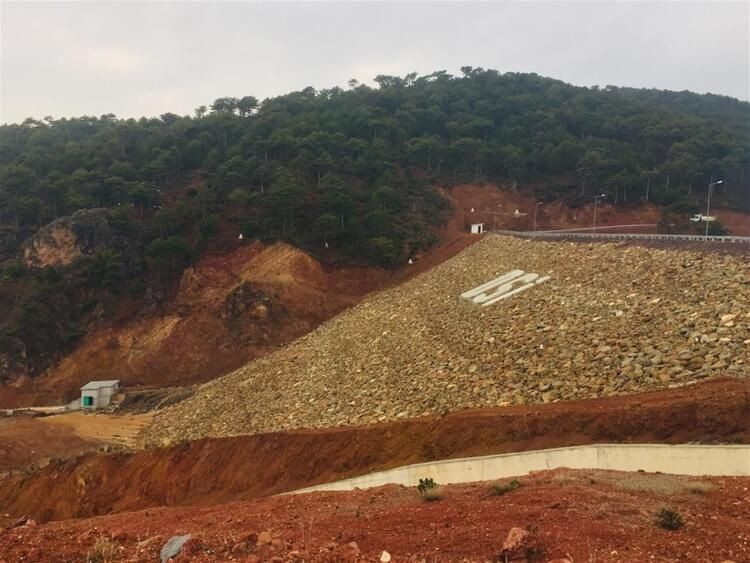 Bahadır Barajı’nda oluşan çatlak sebebiyle 2 köy boşaltıldı - Resim: 1