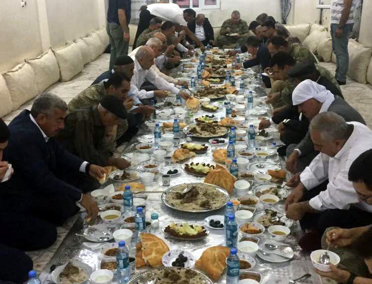 Silopi’de aşiret lideri 15 Temmuz şehitleri için kurban kesti   - Resim: 2