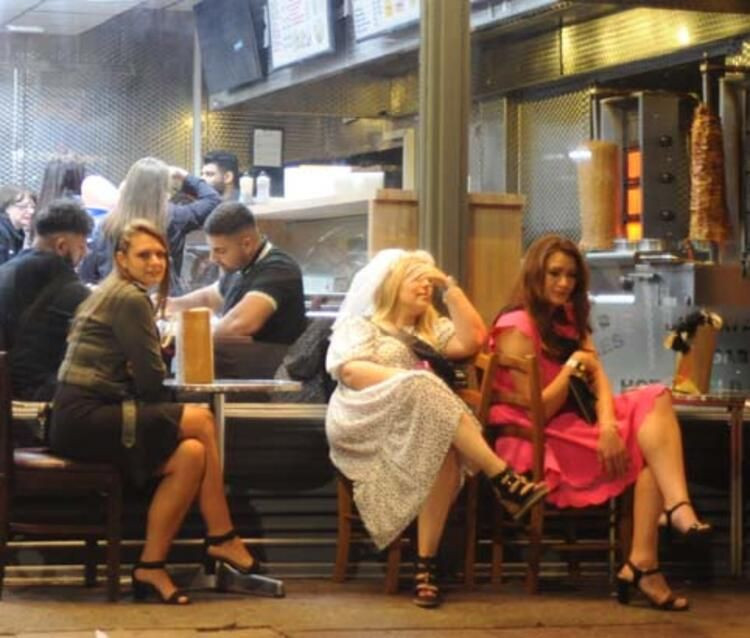 İngilizler bu defa abarttılar! Sokaklarda şok eden görüntüler - Resim: 2