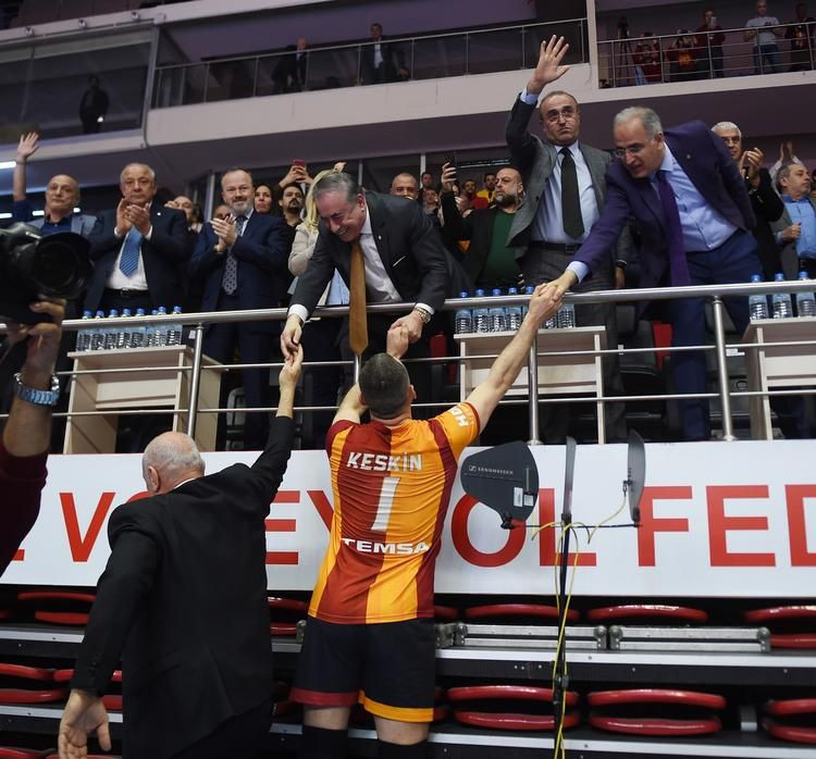 Dikkat çeken görüntü! Albayrak kime ne gösterdi? - Resim: 2