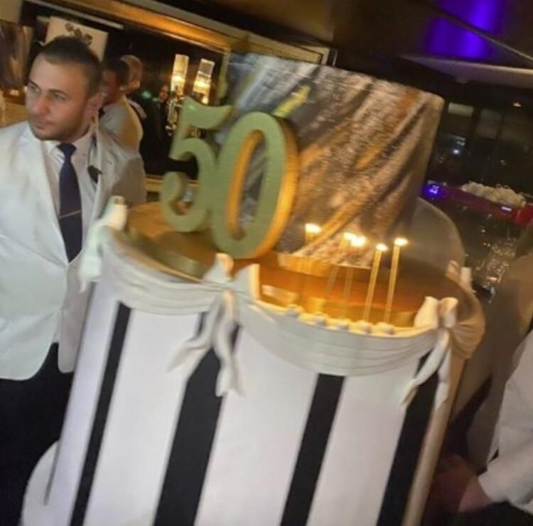 Fazıl Say'ın doğum günü pastasından eşi Ece Dağıstan maymun olarak çıktı - Resim: 1