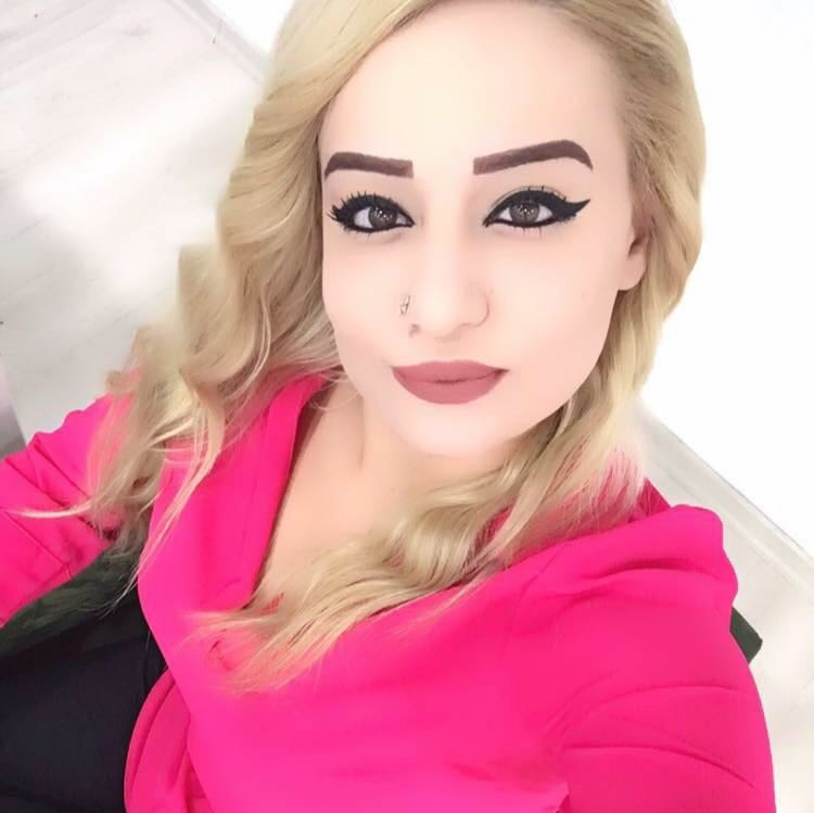 Güzelliğiyle büyüleyen kasiyer müşterileri fena dolandırdı - Resim: 2