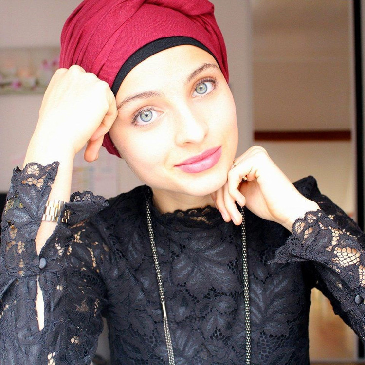 Başörtülü kız daha fazla dayanamayıp yarışmadan çekildi - Resim: 1