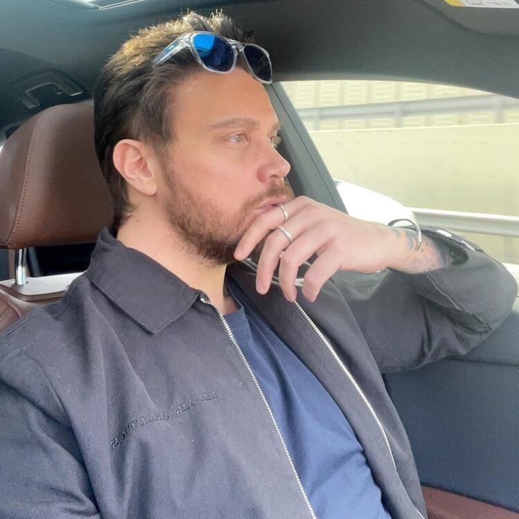 Sinan Akçıl'dan bomba açıklamalar geldi! Sanatçı muhabirlerin o sorusuna bakın nasıl cevap verdi! - Resim: 3