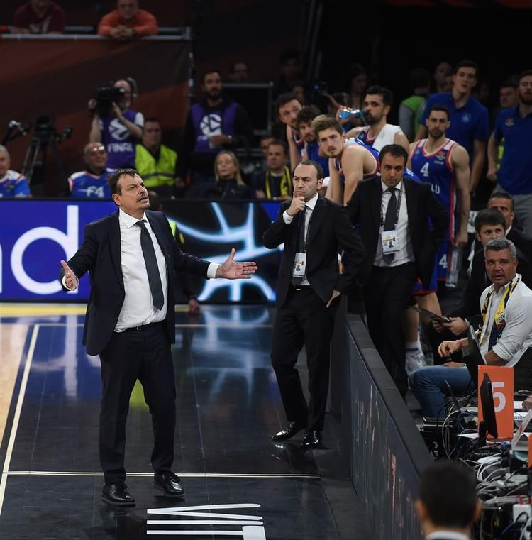 Ali Koç araya girdi Ergin Ataman'la Fenerbahçeliler kapıştı - Resim: 3