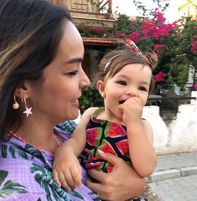 2 yaşında babasını kaybeden Demet Akalın'dan herkesi üzen paylaşım! İşte ünlülerin 1 1 Ekim paylaşımları - Resim: 2