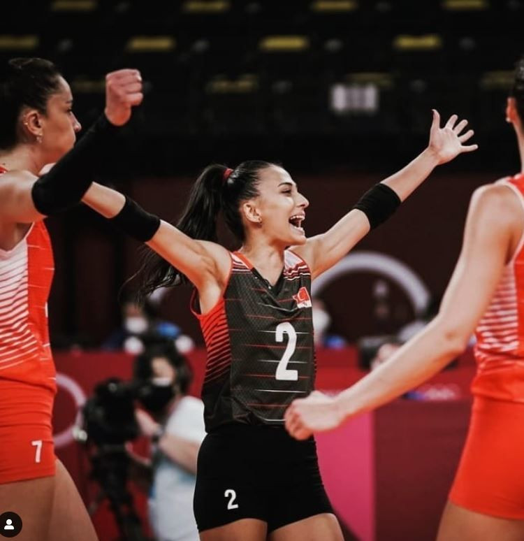 Ebrar Karakurt sevince boğuldu! Sadakatsiz'in Aras'ı Berkay Ateş ve Milli Voleybolcu Simge Şebnem Aköz'ün aşk pozu - Resim: 3