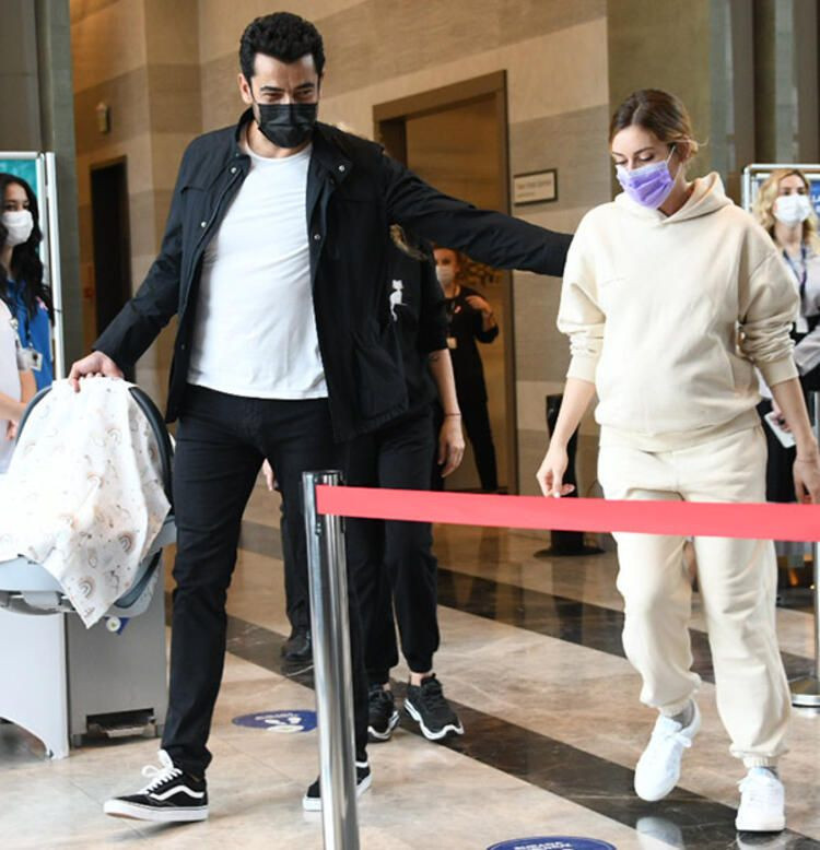 Sinem Kobal Kenan İmirzalıoğlu'ndan kızları Lalin ile ilk poz geldi doğumu anlattılar - Resim: 4