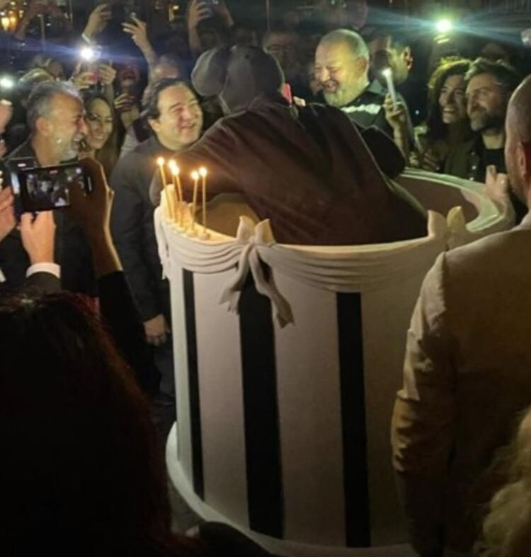Fazıl Say'ın doğum günü pastasından eşi Ece Dağıstan maymun olarak çıktı - Resim: 2