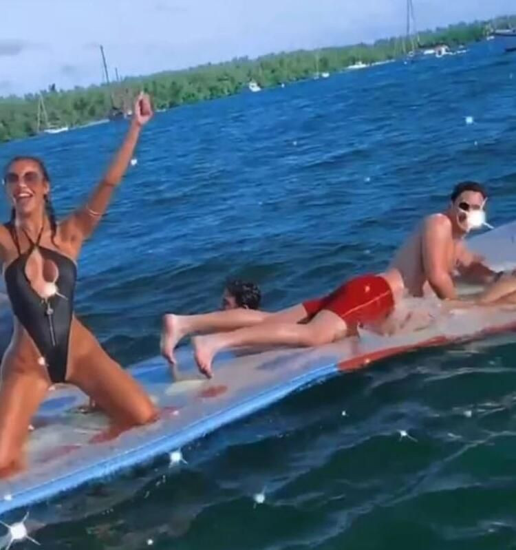 Rezalet patladı! Ünlü doktorun fotoğrafları ortaya saçıldı büyük tepki gördü - Resim: 3