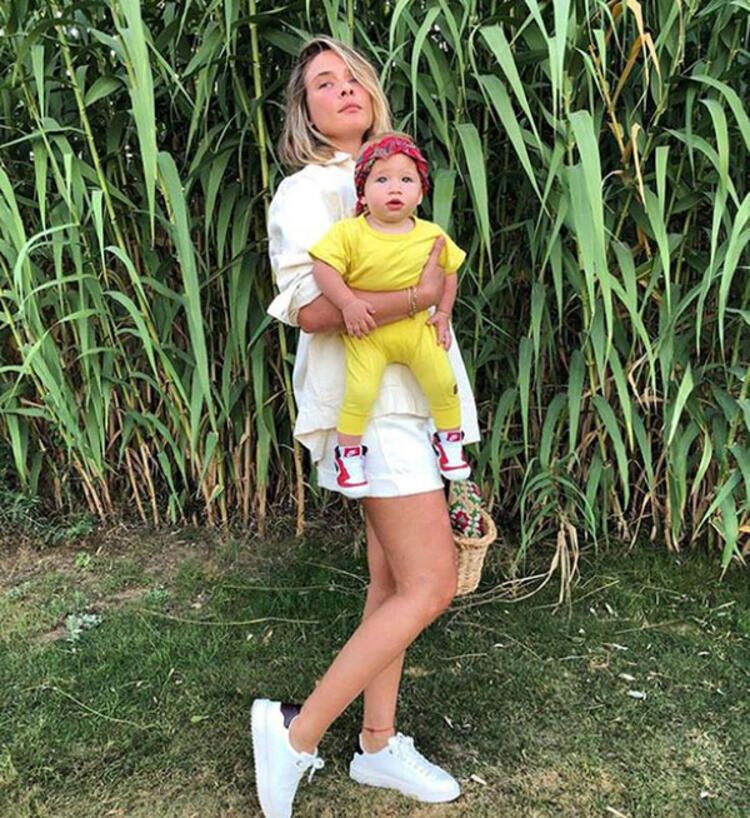 Ünlülerin bebekleri bir pozlarıyla rekor kırıyorlar! İşte Fahriye Evcen Hazal Kaya ve Pelin Akil'in çocukları - Resim: 2